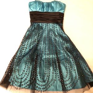 Gorgeous formal mini dress with mesh